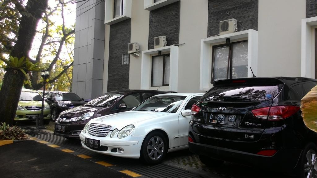 Sutan Raja Guest House Bandung Eksteriør billede